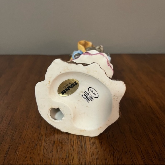 Norcross vintage handcrafted fine porcelain bisque figurine by Seymour Mann. - Picture 5 of 8